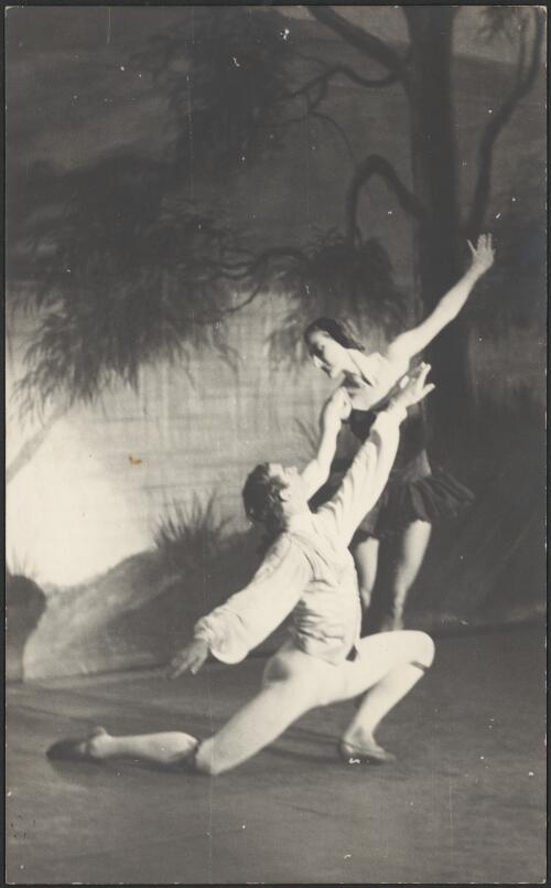 Kenneth Gillespie and Eve Gordon [?] in the Borovansky ballet The Black Swan, 1949? [picture]
