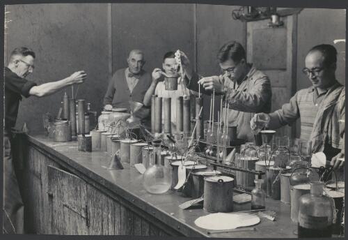 Laboratory testing of the sugar content of cane to enable the calculation of payment to cane farmers, Queensland?, ca. 1955 [picture] / Jeff Carter