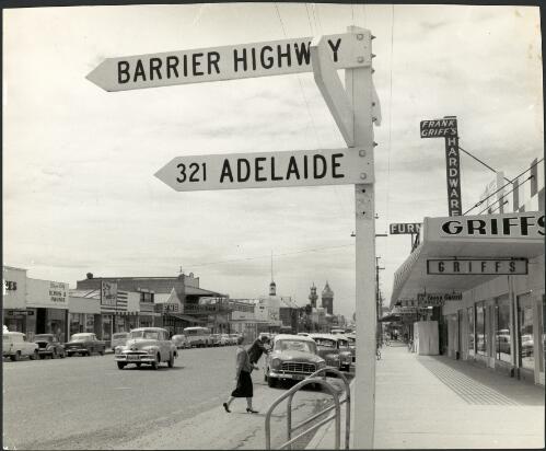 Argent Street, Broken Hill, New South Wales, 1961 [picture] / Jeff Carter