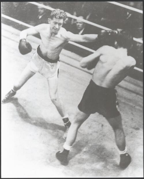 Mickey Tollis and Ken Bailey during a boxing match [picture]