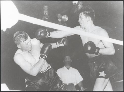 Mickey Tollis and Kevin Delaney during a boxing match [picture]