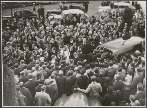 Mourners crowd around the hearse at Archie Kemp's funeral, 1949 [picture]