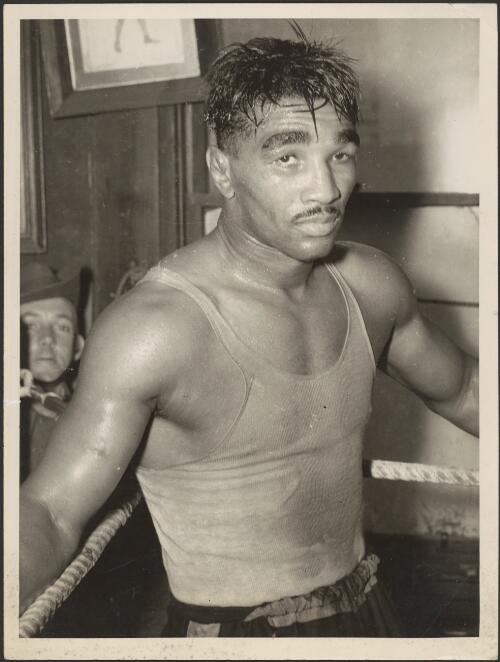 Portrait of boxer Clarence Reeves, the Alabama Kid [picture] / Herbert Fishwick