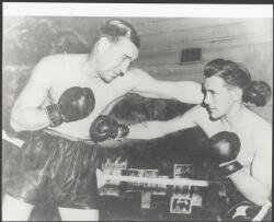 Mickey Tollis sparing with his trainer Ambrose Palmer [picture]