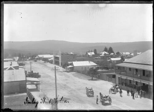 View of Imlay Street, Eden, looking north from the Bank of New South Wales; Hotel Australasia built about 1905; horse drawn vehicles in front of Great Southern Hotel [picture]