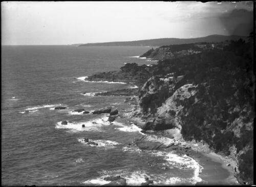 View of coastline, Eden, looking south from point near Edwards  base, ca. 1900 [picture]