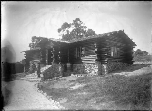 Exterior of building of Girl Guides hall and Guides in uniform, Eden, ca. 1936 [picture]