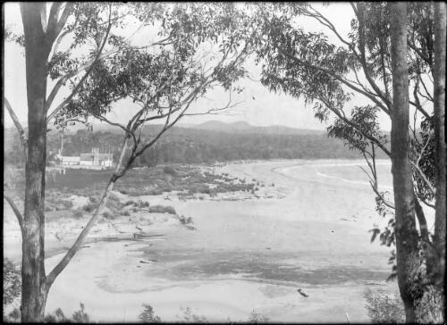 Boydtown, southern shore of Twofold Bay; showing Sea Horse Inn built by Ben Boyd in 1840s and the beach [picture]