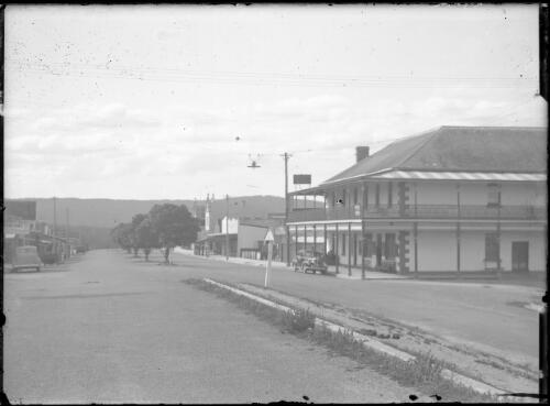 View of Imlay Street, Eden, looking north with Great Southern Hotel on right, 1940s? [picture]