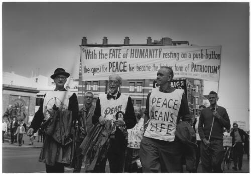 Campaign for nuclear disarmament march, Sydney, c.1963?, [1] [picture] / Jeff Carter
