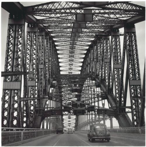 Peak hour, Sydney Harbour Bridge, 1952 [picture] / Jeff Carter