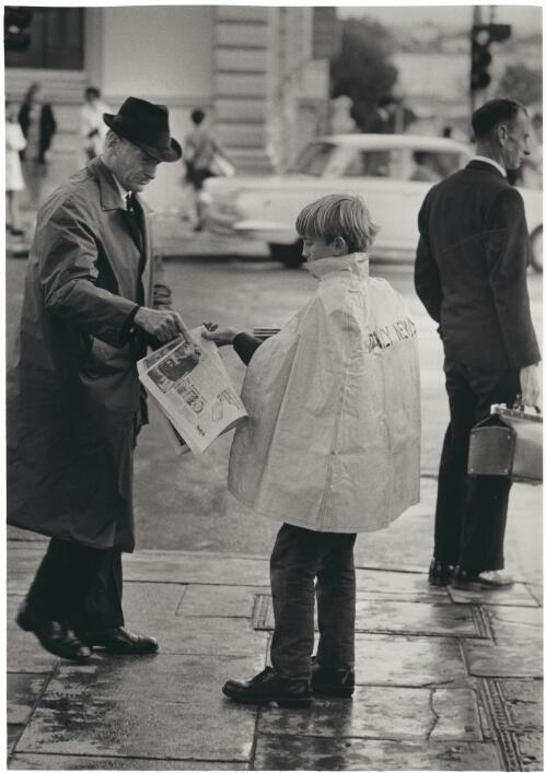 Buying the news, Perth, Western Australia, 1970 [picture] / Jeff Carter