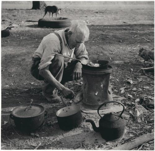 Simple cuisine, Corowa, New South Wales, 1957 [picture] / Jeff Carter