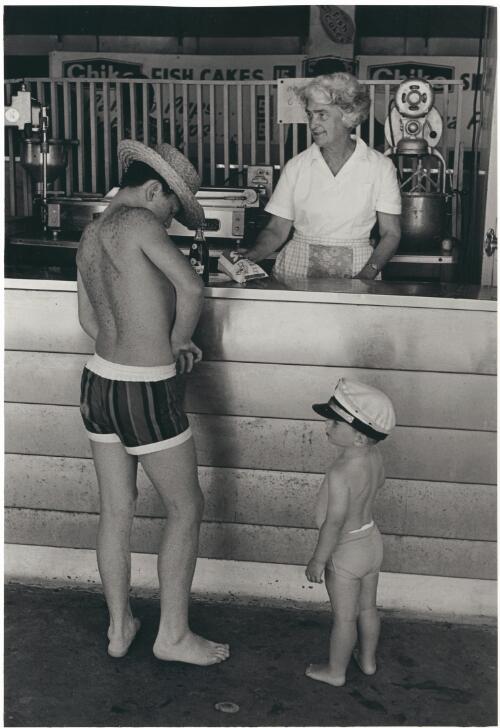 Saturday arvo, Bondi Beach, 1965 [picture] / Jeff Carter