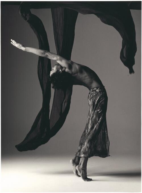 Deon Hastie in Divining, Leigh Warren and Dancers, 2000, [2] [picture] / Alex Makeyev
