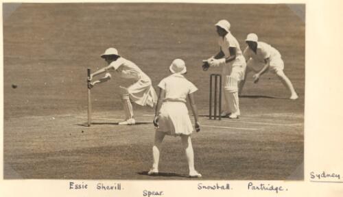 England versus Australia women's cricket Test match, Sydney, 1935 [picture]