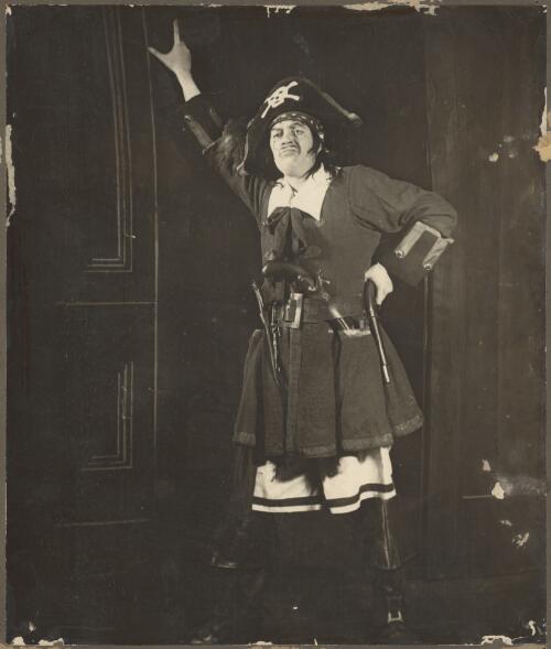 Lawrence Grossmith in pirate costume in Ambrose Applejohns adventure, Kings Theatre, Melbourne, [19--] [picture]