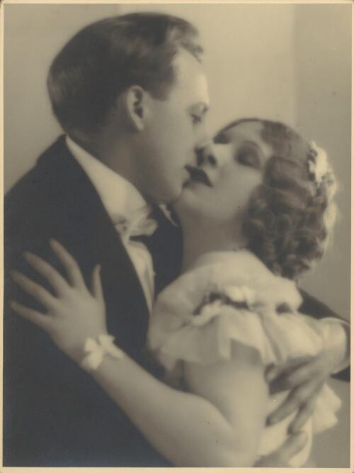 [Herbert Browne and Margery Hicklin in formal dress embrace in Bitter sweet, ca. 1932] [picture]