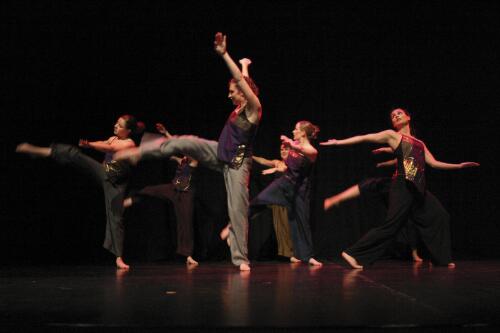 Dancers of the Canberra Dance Theatre performing Unceremonious processions, Street Theatre, 21 December 2003 [picture]