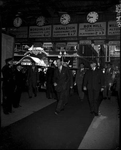 [The Duke of Edinburgh on the platform of Flinders Street Railway Station?, Melbourne, 5 December 1956] [picture]
