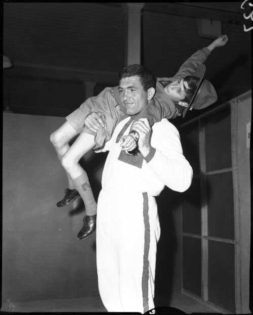 [Turkish male athlete lifting a boy scout onto his shoulder, Olympic Games, Melbourne, 29 November 1956] [picture]