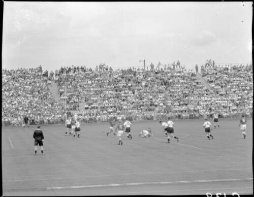 [First round soccer match between USSR and Germany?, Olympic Games, Melbourne, 24 November 1956] [picture]