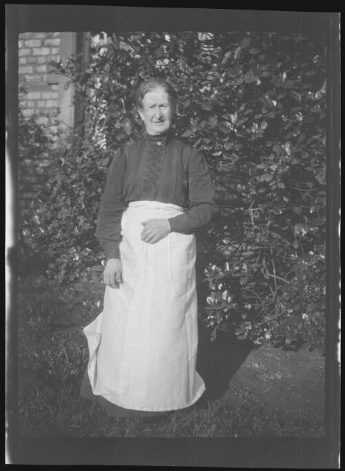 Mrs Colbron, the housekeeper, Benwell, England, 10 November 1918, 2 / Michael Terry