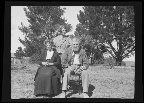 Dorothy and Mr and Mrs Tindal of Tatiara, Glen Innes, New South Wales, May 1922 / Michael Terry