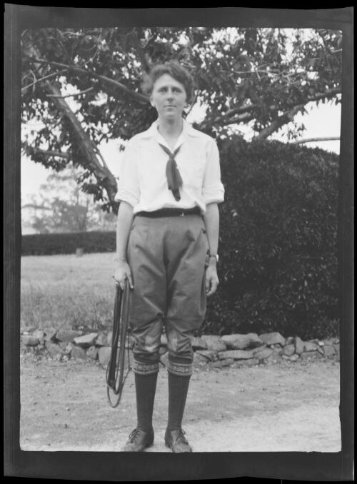 Freda Tindal holding a whip at her family's property Tatiara near Glen innes, New South Wales, June 1922 / Michael Terry