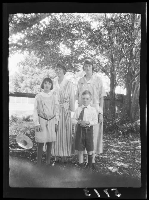 Betty, Dorothy and Archie Tindal with Midge, Armidale, New South Wales, 1922/ Michael Terry