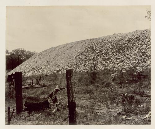 [Railway line construction showing an embankment] [picture] / Ryan & Thompson