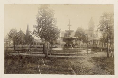 View of the Victorian Park fountain with St Andrew's Presbyterian Church and Town Hall in the background [picture] / Ryan & Thompson