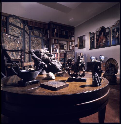 [A collector's retreat houses paintings by Jacopo Bassano, Pinturicchio, de Fabriano, Isinbrandt and Mone Katz and a number of sixteenth century artifacts, Sydney, ca. 1971] [transparency] / David Beal