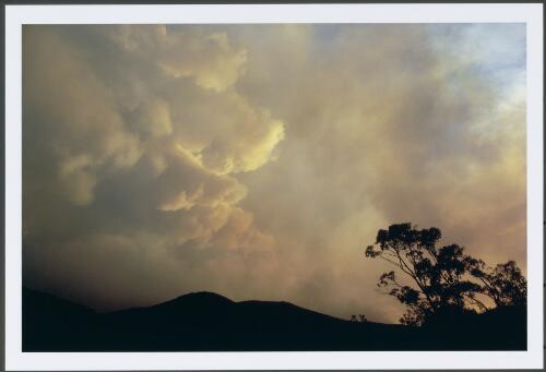 Portent to a disaster, the immense convection column over the Stockyard fire breaking eastwards into Namadgi National Park as a blow up fire, dusk 17 January 2003 [picture] / Jeff Cutting
