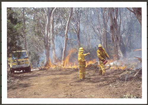 Lighting-up the Bulls Head to Picadilly (Mount Franklin Road) backburn on 16th January 2003 [picture] / Jeff Cutting