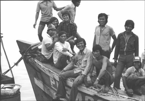 [Group of men on the boat from Vietnam, Darwin, November 1977] [picture] / Michael Jensen