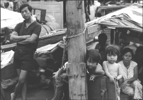 [Vietnamese boat people, Darwin, November 1977, 4] [picture] / Michael Jensen
