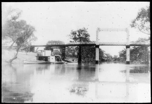 North Bourke lift-span bridge built in 1883 and a paddle steamer, Darling River, New South Wales, 1935 [picture]