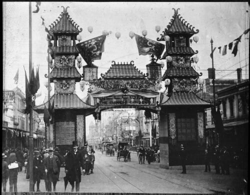 The Chinese arch along the Swanston Street to greet the Duke and Duchess of Cornwall & York to Melbourne, 1901 [transparency]