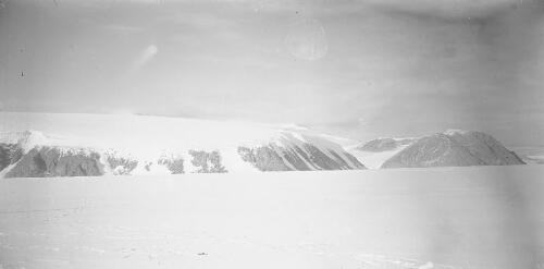 Discovery Bluff, Granite Harbour, Cape Geology, Antarctica, 1911 [picture] / Thomas Griffith Taylor