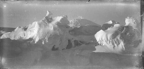 Iceberg on South Bay, Antarctica, 29 September, 1911 [picture] / Thomas Griffith Taylor