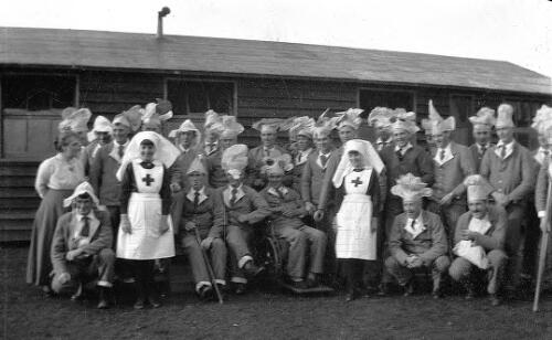 Christmas group, Forest Park Hospital, a WW1 New Zealand military hospital, Brockenhurst, Hampshire, United Kingdom [picture] / Rex Nan Kivell