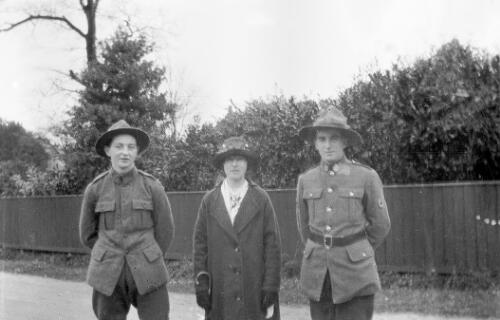 Bett, Carry, Gibly, two New Zealand WW1 soldiers and a female, probably in UK [picture] / Rex Nan Kivell
