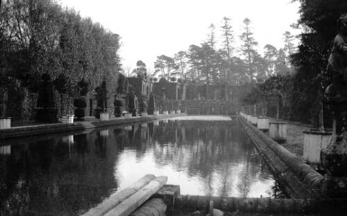 The Italian Lake, Morant gardens, part of the WW1 New Zealand First General Hospital at Brockenhurst, Hampshire, UK [picture] / Rex Nan Kivell