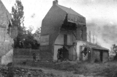 Bombarded house, Armentieres, France [picture] / Rex Nan Kivell