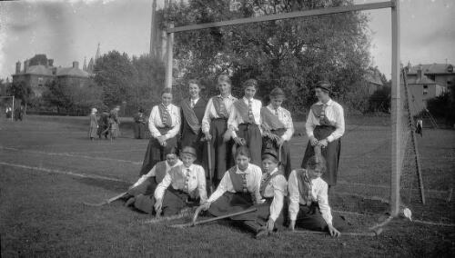 Girls Hockey team in English school grounds, early 20th century [picture] / Rex Nan Kivell
