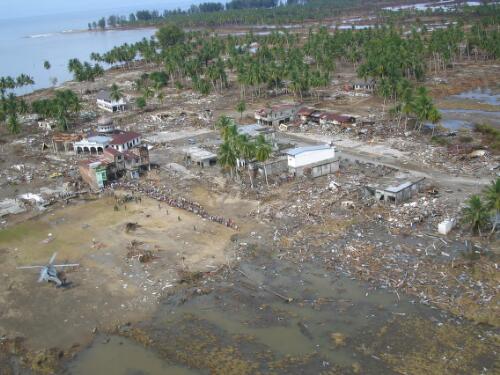 [Remnants of a town after the tsunami, Aceh west coast, 1 January 2005, 2] [picture] / AusAID, photographer Robin Davies