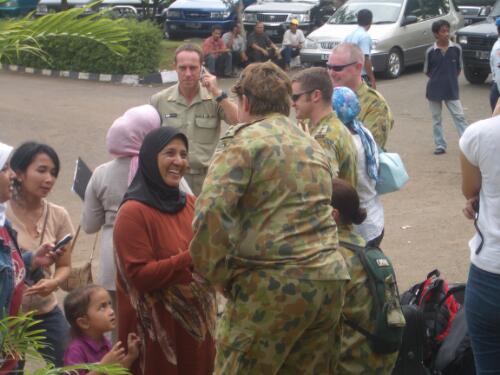 [Indonesian women greeting Australian Defence Force personnel during the relief operation in Aceh, Indonesia after the tsunami, 30 December 2004] [picture] / AusAID ; photographer, Dan Hunt
