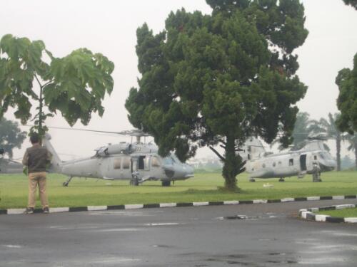 [Helicopters providing assistance to Aceh, Indonesia after the tsunami, 4 January 2005] [picture] / AusAID ; photographer, Dan Hunt