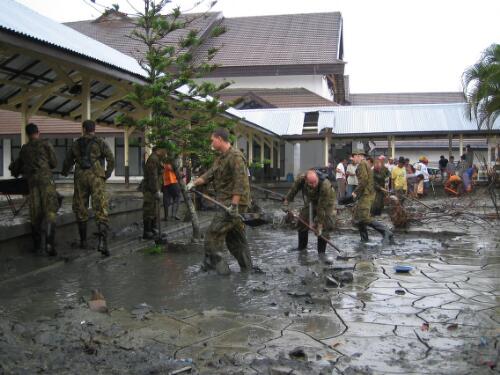 [Australian Defence force personnel removing mud and water accumulated by the tsunami, 27 January 2005] [picture] / AusAID, photographer Robin Davies